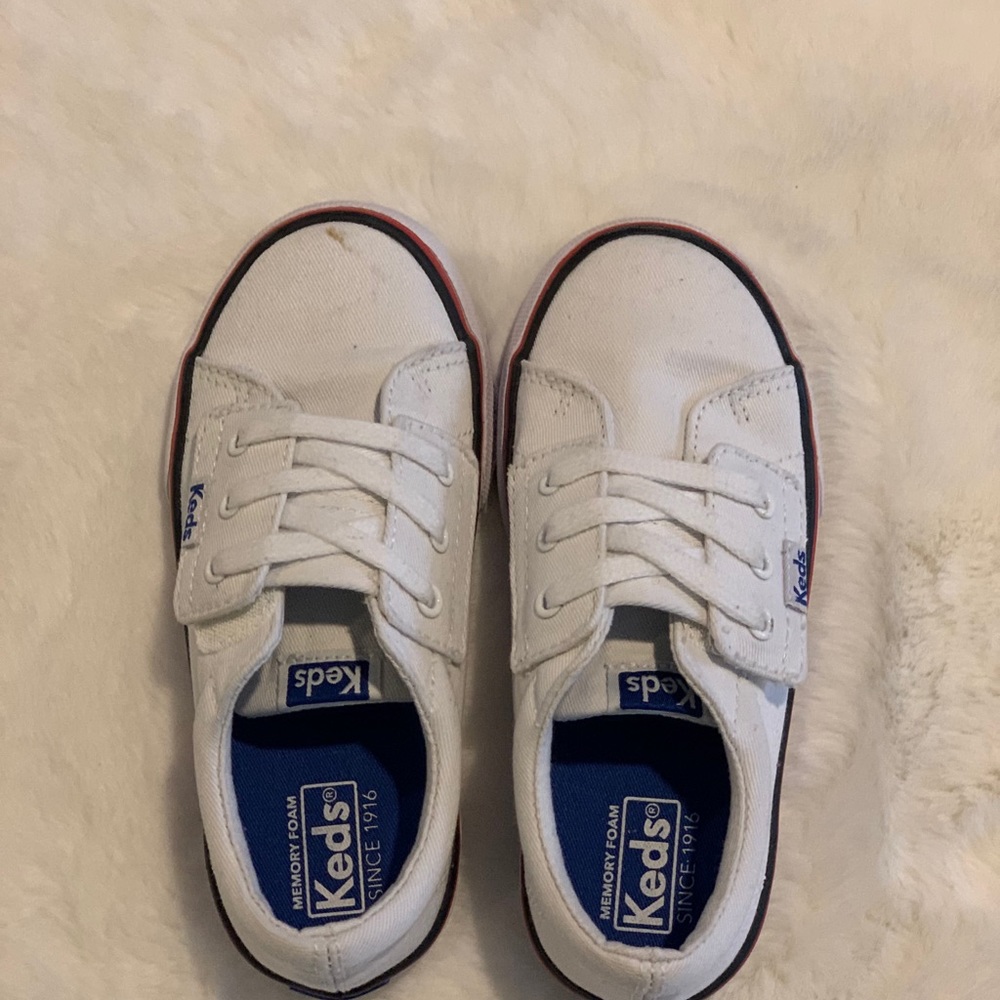 Keds toddler white Velcro sneaker shoe. Size 10